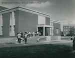 Bridgewater College, Operation Booklift line going into the new Alexander Mack Memorial Library, 18 Sept 1963 by Bridgewater College